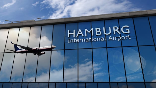 Der Hamburger Flughafen (Symbolbild) ist derzeit für sämtliche Starts und Landungen gesperrt.