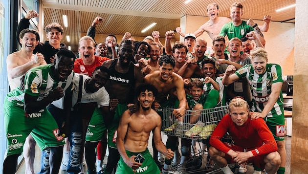 Lustenau siegte im Derby gegen Bregenz, jubelte danach auch in der Kabine – inklusive ...