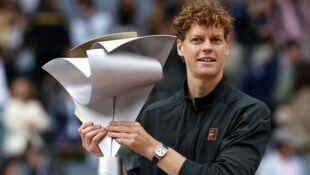 Jannik Sinner holt in Masters den Titel.