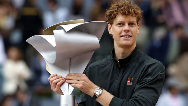 Jannik Sinner holt in Masters den Titel.