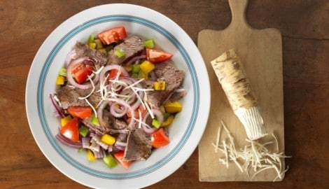 Den Salat kann man ebenso gut mit abgetropften Bohnen aus der Dose sowie mit gekochten speckigen ...