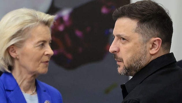 EU-Kommissionschefin Ursula von der Leyen und der ukrainische Staatschef Wolodymyr Selenskyj ...