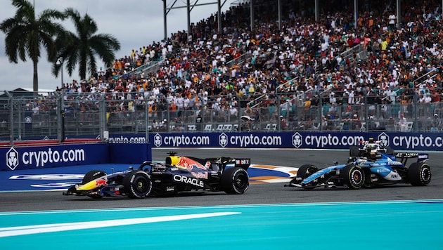 Max Verstappen (li.) zog sich den Ärger von Carlos Sainz zu.