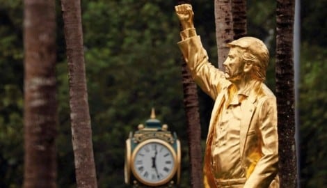 Donald Trump hat in seinem Luxus-Resort Trump National Doral in Miami eine vergoldete Statue von ...