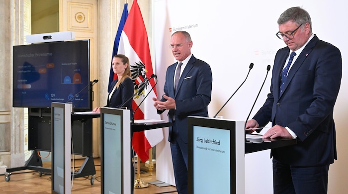 Von links: DSN-Direktorin Sylvia Mayer, Innenminister Gerhard Karner und Staatssekretär Jörg ...