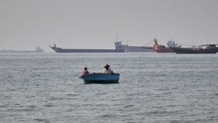 Die iranische Führung beharrt weiter darauf, die Straße von Hormuz (Bild) kontrollieren zu ...