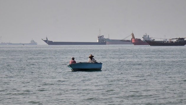 Die iranische Führung beharrt weiter darauf, die Straße von Hormuz (Bild) kontrollieren zu ...