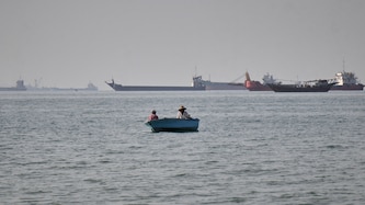Der Iran meldet einen Raketenangriff auf ein Schiff der US-Marine in der Straße von Hormuz.