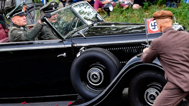 Nachgestellte Szene: Am 27. Mai jährt sich der Anschlag auf Nazi-Funktionär Reinhard Heydrich in ...