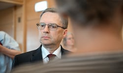 Schuldspruch und Rücktritt: Ein schwarzer Tag für ÖVP-Klubobmann August Wöginger.