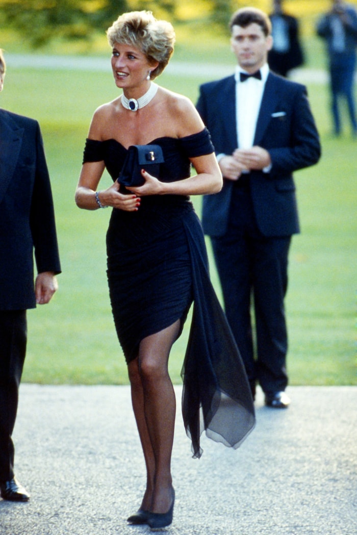 Prinzessin Dianas „Rache-Kleid“ („Revenge Dress“) ist eines der berühmtesten Kleidungsstücke der ...