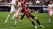 Tunesiens Kapitän Ellyes Skhiri (re.) spielt in Deutschland bei Eintracht Frankfurt.