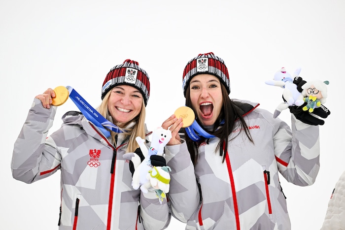 Teamkombi-Olympiasiegerin Ariane Rädler (l. mit Kathi Huber) schaffte erneut den Sprung ins ...
