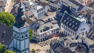 Im deutschen Attendorn (Bild) hat eine Mutter ihre Tochter mehr als sieben Jahre lang im Haus ...