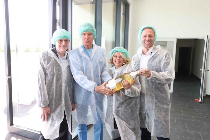 Der Eintritt ist aus Hygienegründen nur mit Schutzkleidung erlaubt.