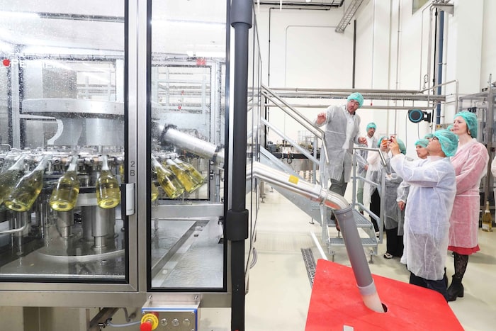 Ein Blick in die Produktionshallen: 25 der insgesamt 150 Schlumberger-Mitarbeiter sind am ...