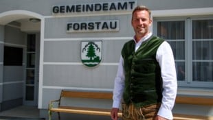 Bürgermeister Gregor Schwarz (Liste Forstau) konnte mit vielen Bürgern eine Genossenschaft ...