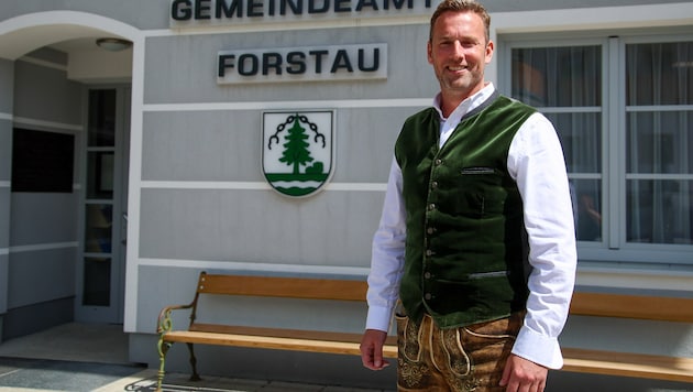 Bürgermeister Gregor Schwarz (Liste Forstau) konnte mit vielen Bürgern eine Genossenschaft ...