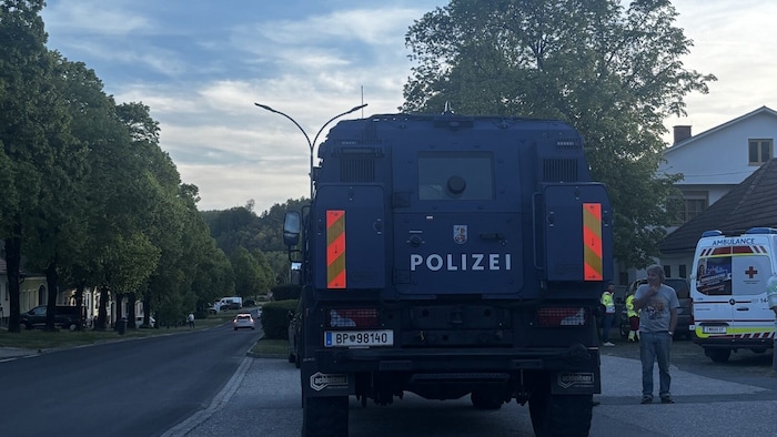 Die Cobra musste eine ältere Dame in Sicherheit bringen.