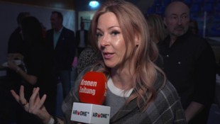 Simone Lugner erzählt im krone.tv-Interview was ein Mann alles mitbringen muss