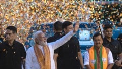 Premierminister Narendra Modi (Mitte) und der BJP-Vorsitzende Nitin Nabin (rechts) treffen in ...
