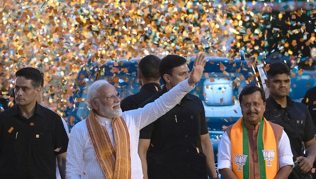 Premierminister Narendra Modi (Mitte) und der BJP-Vorsitzende Nitin Nabin (rechts) treffen in ...