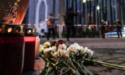 Der Verdächtige war am frühen Abend mit einem weißen Auto vom Augustusplatz kommend über den ...