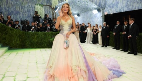 Blake Lively trug bei der Met Gala 2026 ein Kleid von Versace.