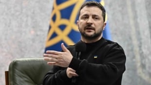 Nachdem Putin von der Ukraine eine Waffenruhe eingefordert hatte, nahm Selenskyj kurzerhand ...