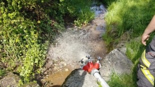 Wasser aus dem Hydranten für den Wolfgangsbach