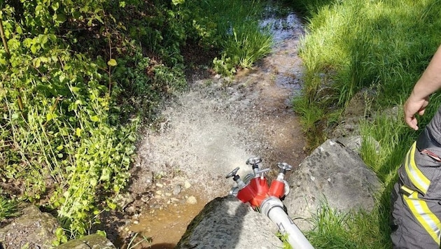 Wasser aus dem Hydranten für den Wolfgangsbach