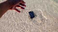Moderne Smartphones werden gerne als wasserdicht vermarktet, sind es aber nur bedingt.
