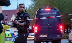 Der Tatort in Leipzig blieb auch am Dienstag noch gesperrt.