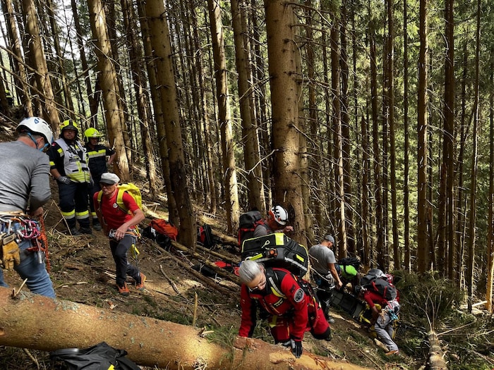 Die Bergung im steilen Gelände gestaltete sich schwierig