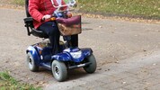 Die 96-Jährige verunfallte mit ihrem Elektromobil (Symbolbild).