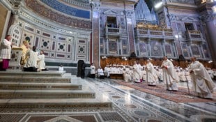 Papst Leo XIV.  hebt neue Kardinäle in ihr Amt