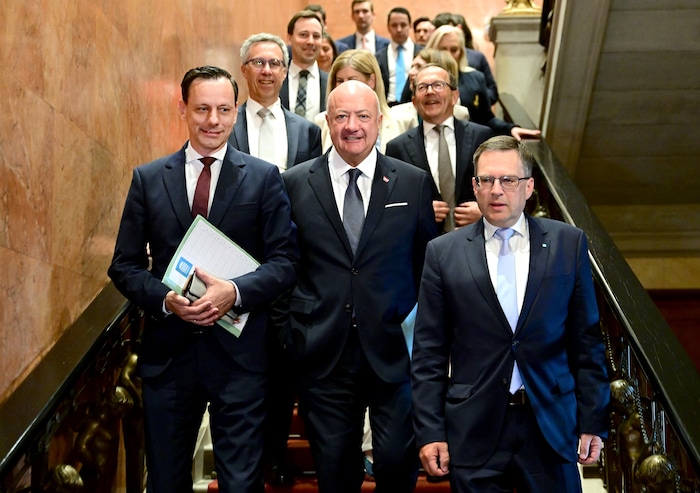 Hier schreitet der ÖVP-Klub zur Wahl seines neuen Obmanns.