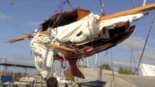Das war nach dem Zusammenstoß von dem Segelboot noch übrig. 