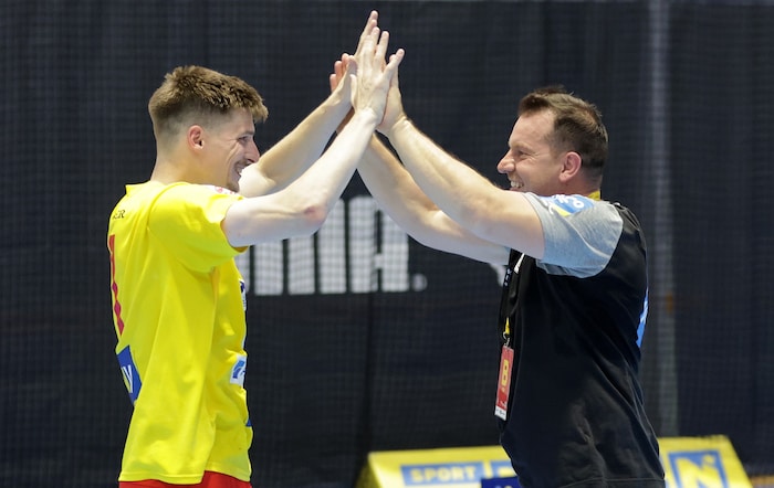 Bergemann und Coach Thaqi verstehen sich blendend.