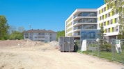 Das neue Pflegeheim in Traun ist direkt beim Schlosspark. Der wurde verkleinert, der Parkplatz ...