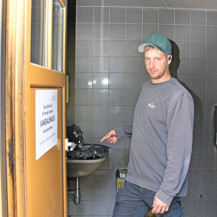 Bauhofleiter Erwin Hochauer entdeckte den ersten Brand. Sämtliche WC-Anlagen bleiben vorerst ...
