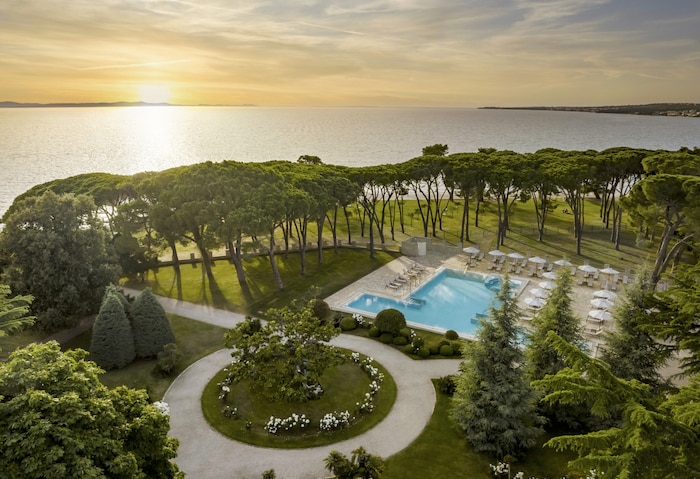 Goldene Stunden an einer perfekten Küste im Falkensteiner Hotel Adriana.