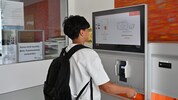 An dieser Schwimmbadkasse verkauft nur noch ein Automat die Tickets – allerdings nur jene für ...