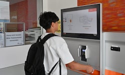 An dieser Schwimmbadkasse verkauft nur noch ein Automat die Tickets – allerdings nur jene für ...