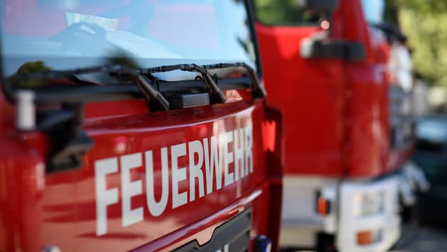 Die Feuerwehr Ennepetal half bei der Bergung des Wagens. (Symbolbild)