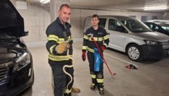 Bergung mit bloßen Händen: Zimperlich waren die Einsatzkräfte endeutig nicht.