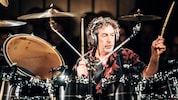 Drummer-Legende Simon Phillips in seinem natürlichen Habitat. Er prägt die Musikszene seit mehr ...
