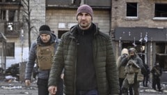 Von links: Kiews Bürgermeister Vitali Klitschko und der frühere Box-Weltmeister Wladimir ...