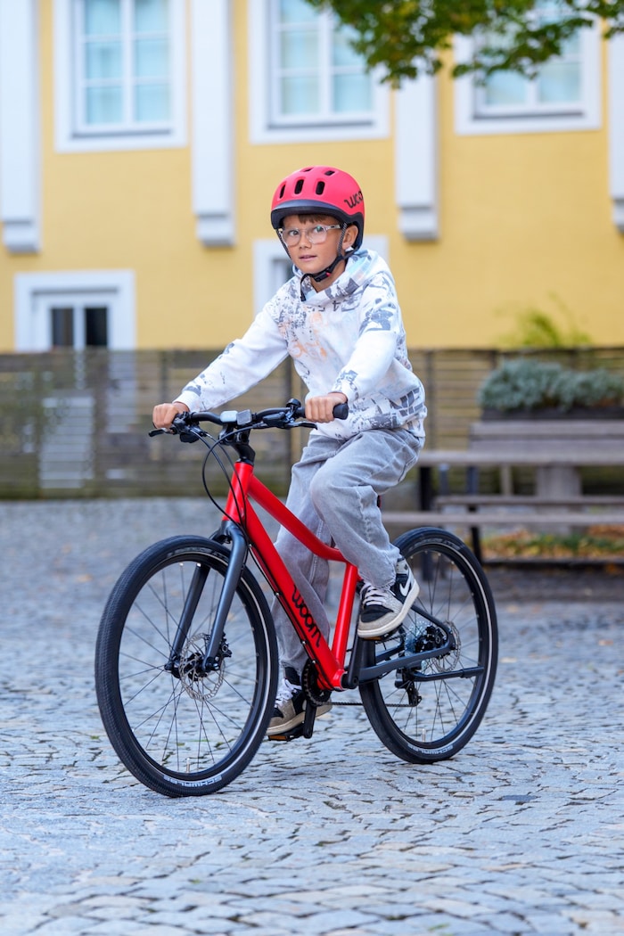 Klein trifft Groß beim Erlernen der der mitunter lebenswichtigen Fahrradregeln. Und mit den ...