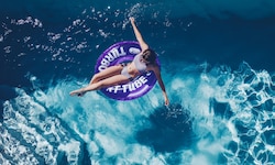 Immer mehr Swimmingpools finden den Weg in die heimischen Gärten und brauchen viel Wasser.